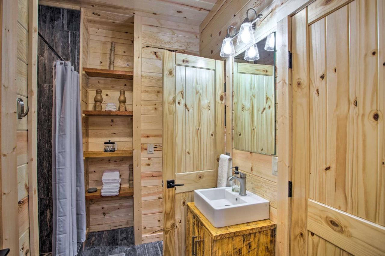 Luxe Broken Bow Cabin Game Room, Fire Pit And Deck! Экстерьер фото